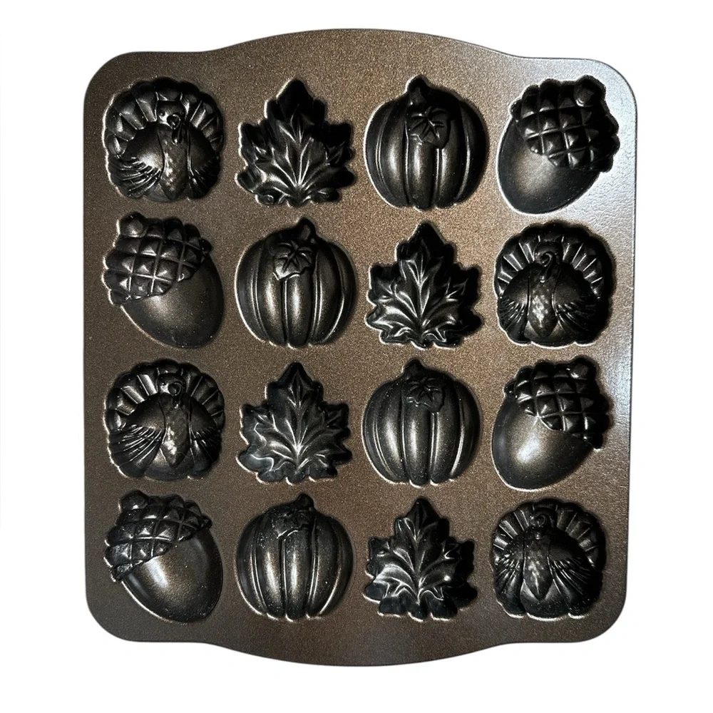 Nordic Ware Autumn Cakelet Pan